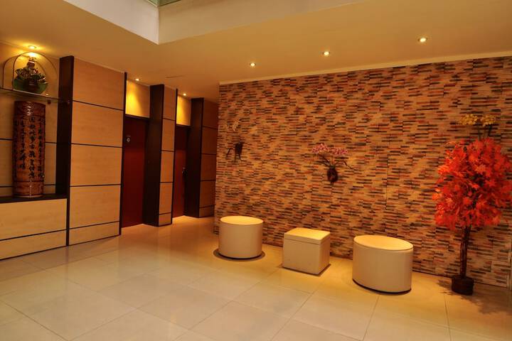 Entrance & Lobby