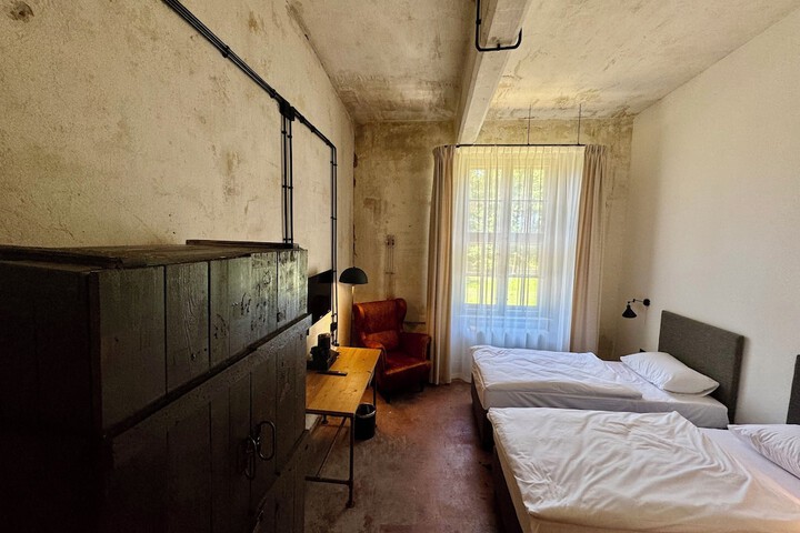 Room 12 of 51