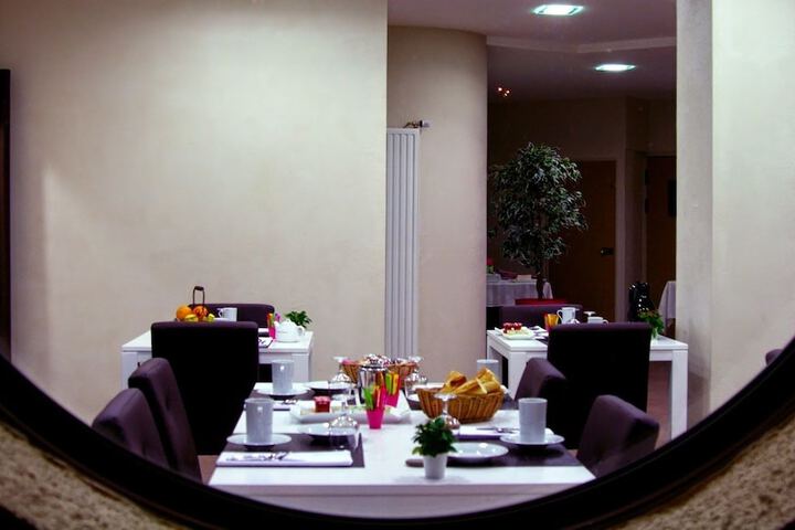 Breakfast/Coffee Service 24 of 38