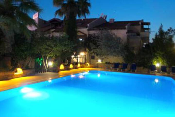 Pool 5 of 10