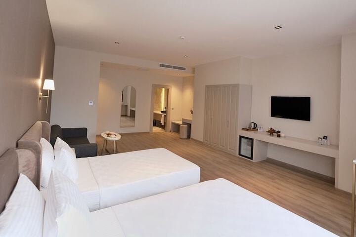 Room 25 of 137
