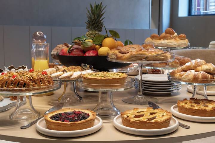 Breakfast/Coffee Service 82 of 86