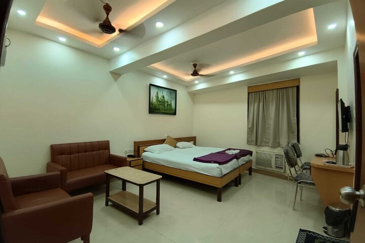 Room 10 of 36