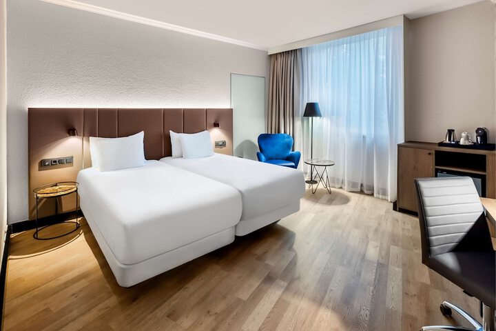 Room 6 of 48
