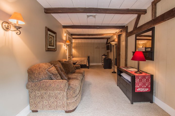 Room 4 of 34