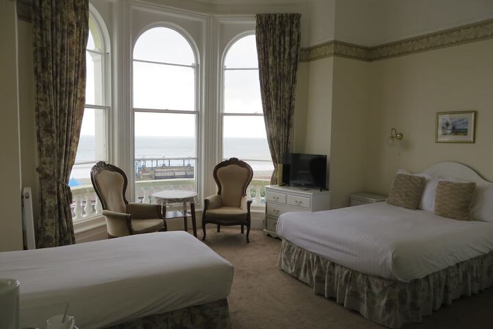 Room 4 of 74