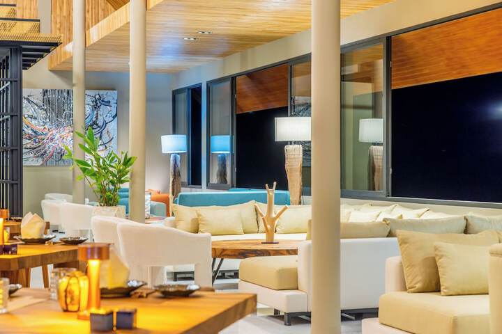 Hotel Interior 5 of 134