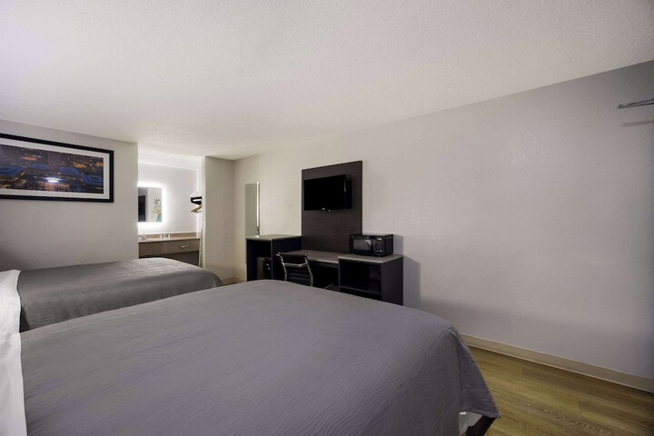 2 Double Beds (3 of 13)
