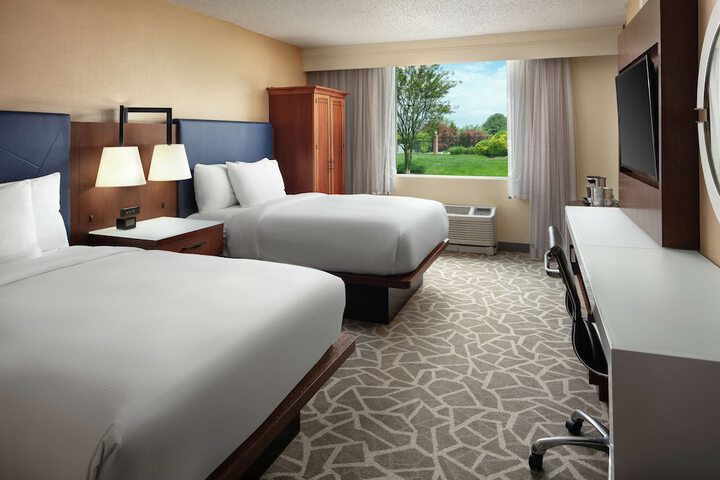2 Queen Bed with Refrigerator Room (6 of 10)