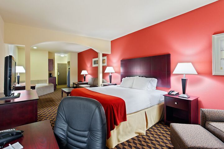 1 King Bed (3 of 11)