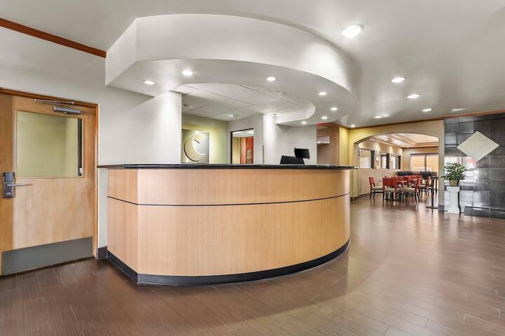Entrance & Lobby