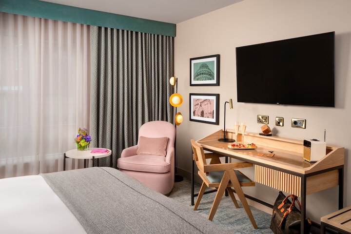 Room 9 of 43