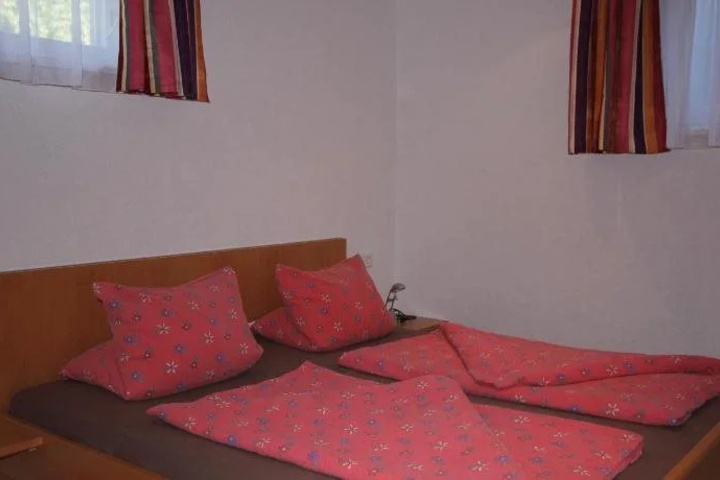 Room 5 of 16