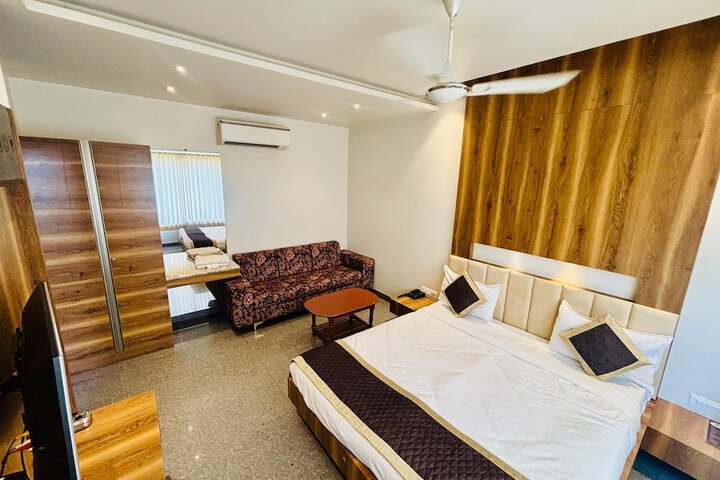 Room 4 of 14