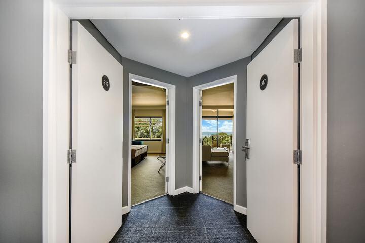 Ballroom/Hall 71 of 74
