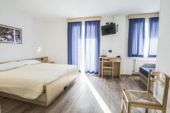 Room 30 of 53