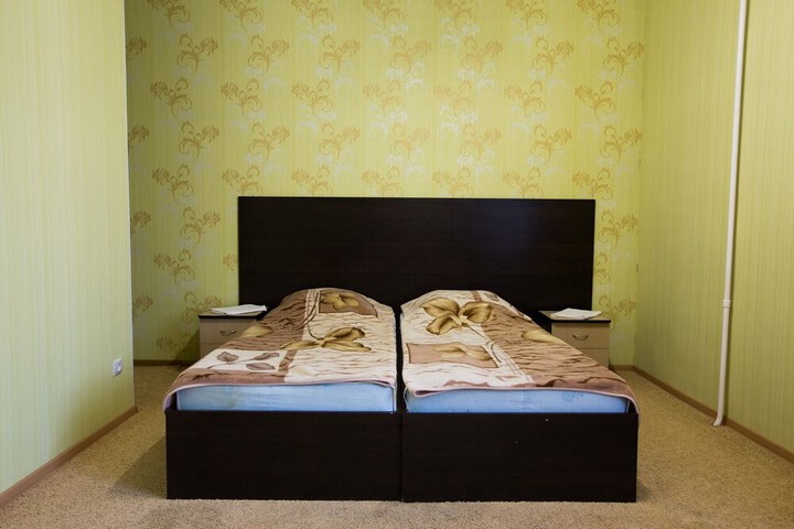 Room 6 of 63
