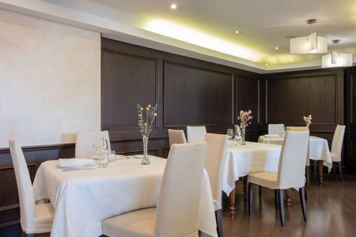 Dining 59 of 76