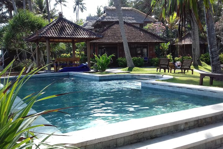 Hotel with Pool