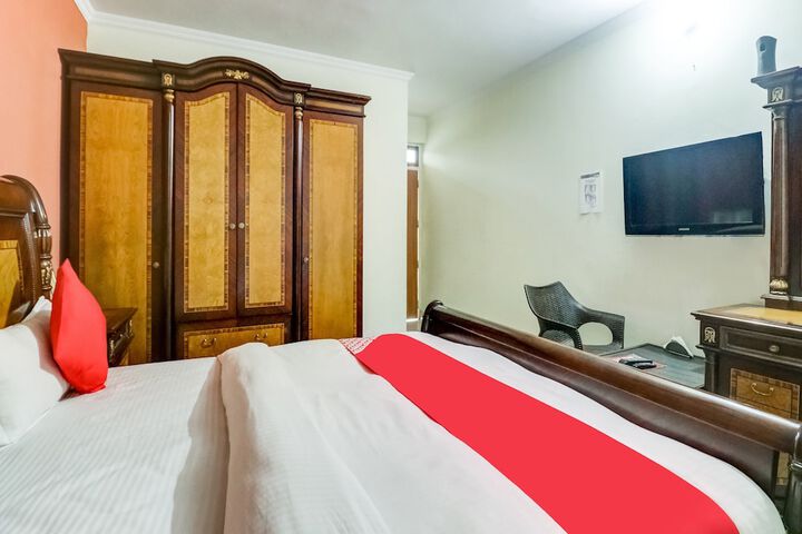 Room 13 of 27