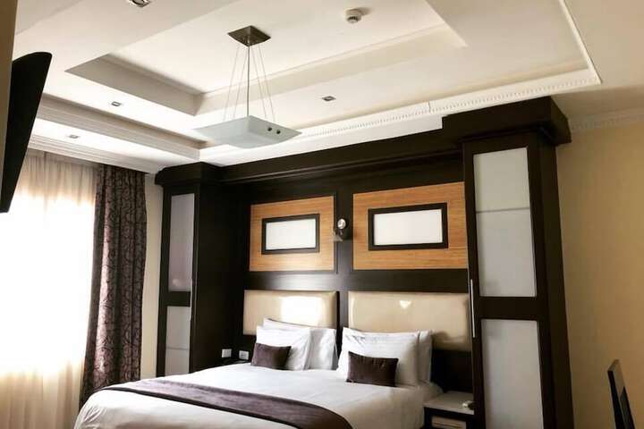 Room 6 of 24