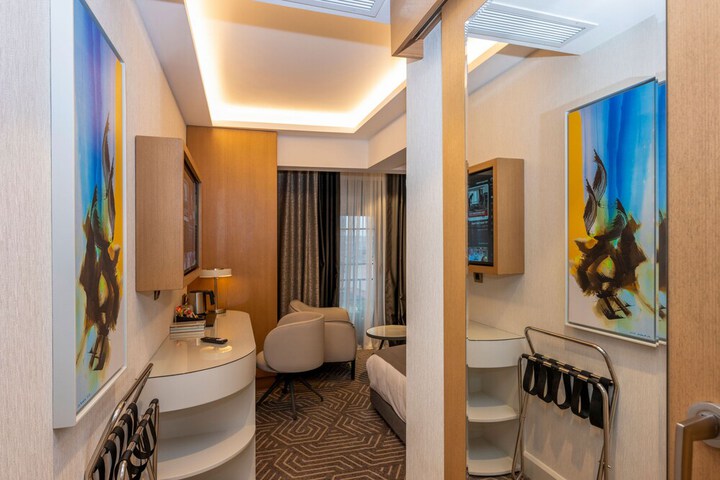 Room 30 of 59