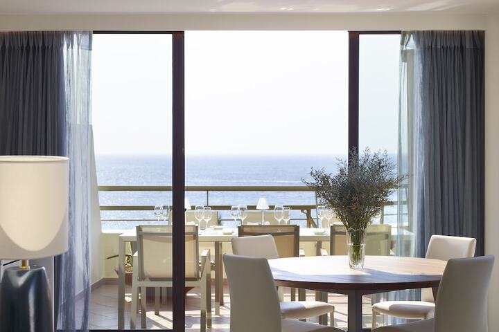 Room 61 of 153