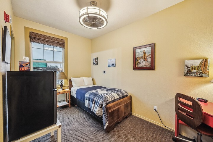 Room 5 of 118