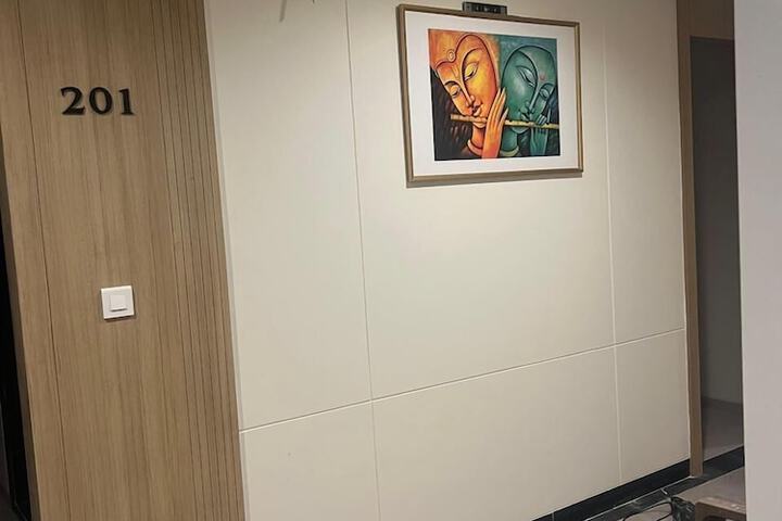 Room 18 of 35