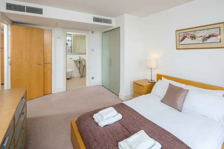 Room 4 of 15