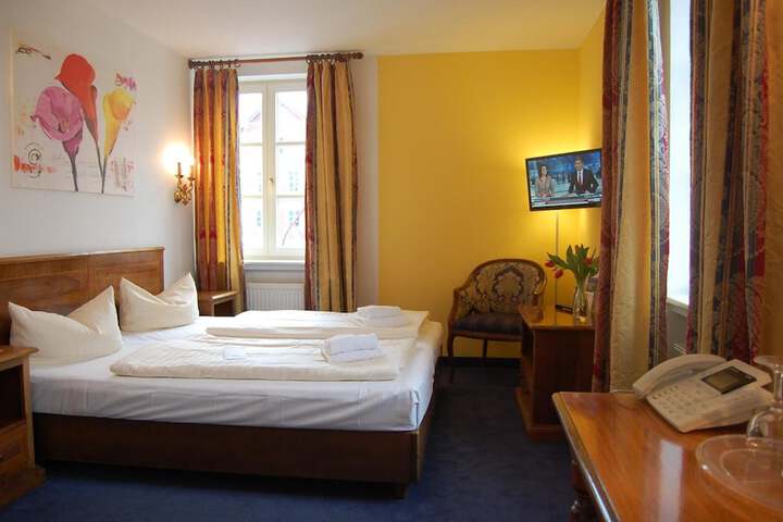 Room 10 of 31