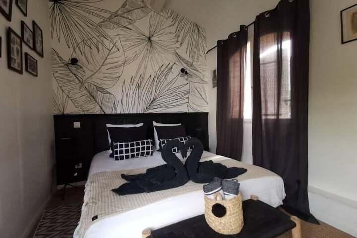 Room 6 of 52
