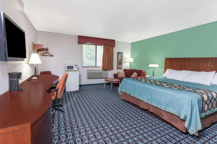 1 King Bed (12 of 16)