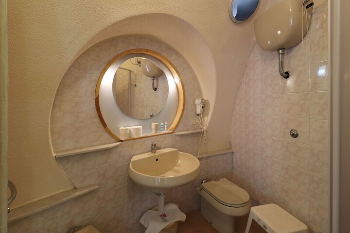 Room 98 of 150