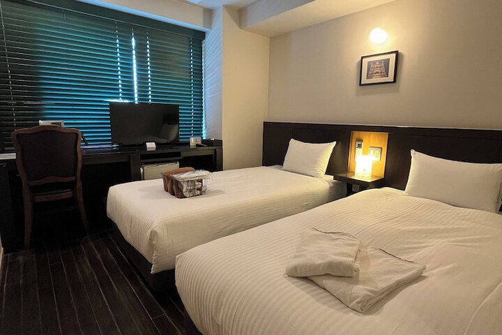 Room 9 of 32