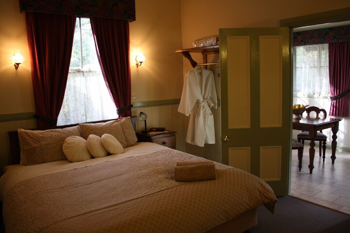 Room 2 of 18