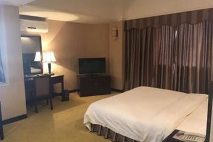 Room 6 of 22