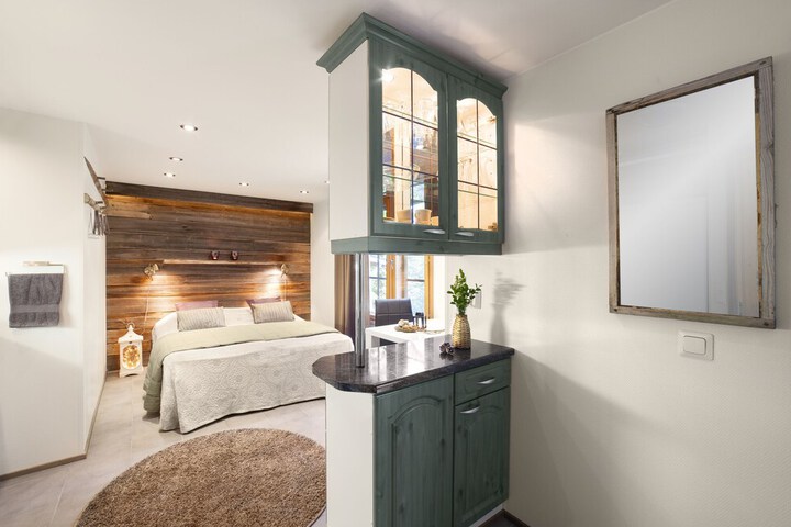 Room 3 of 28