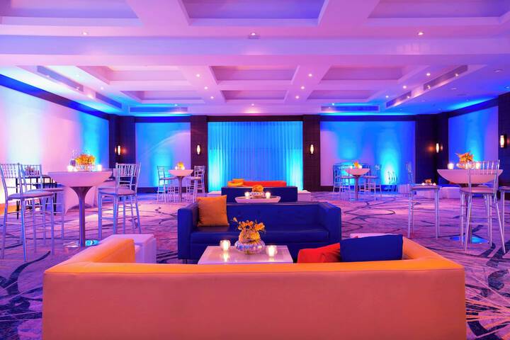 Ballroom/Hall 92 of 131