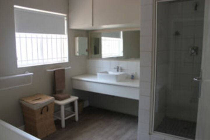 Room 2 of 10