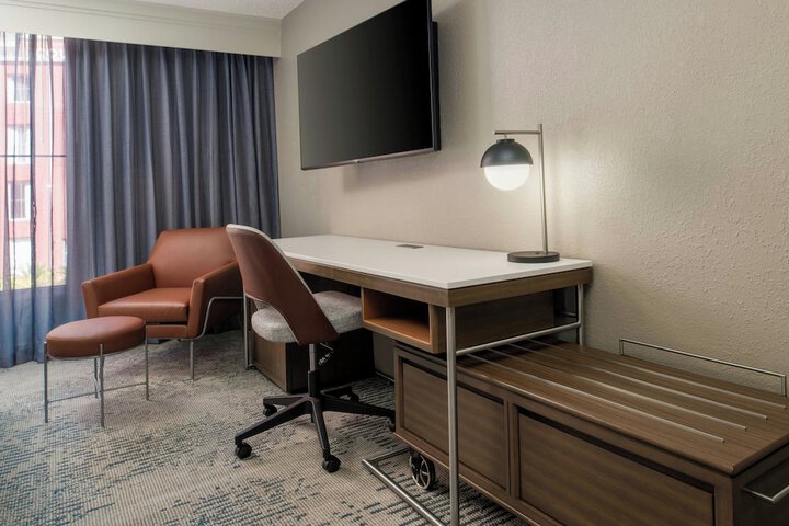 Room 27 of 64