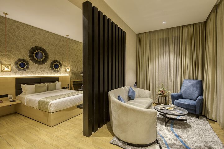 Room 2 of 20