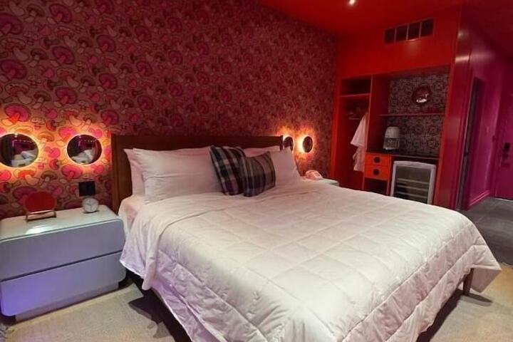 Room 7 of 13
