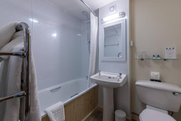 Room 43 of 69