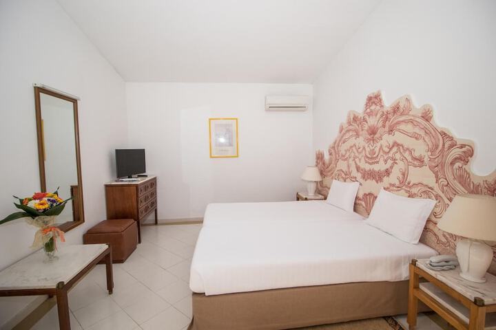 Room 13 of 65