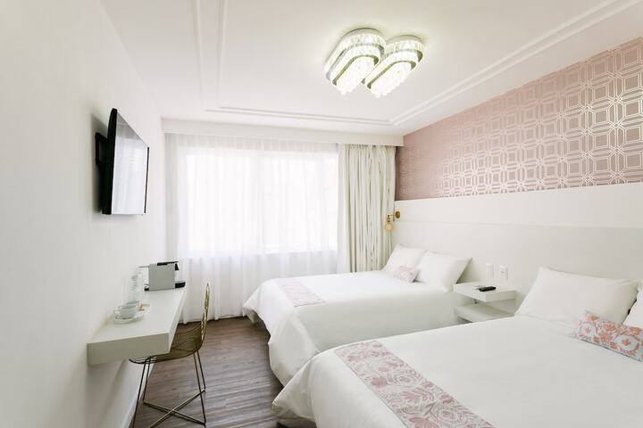 Room 8 of 50