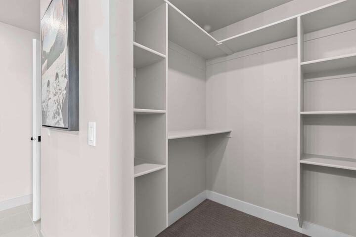 Room 121 of 215