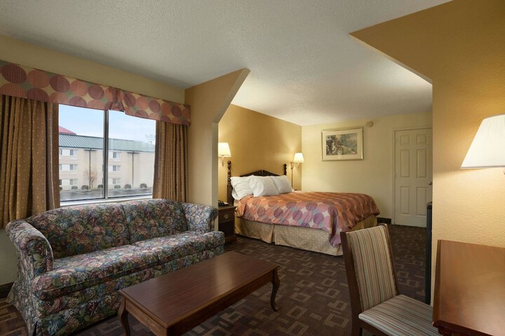 1 King Bed (12 of 15)