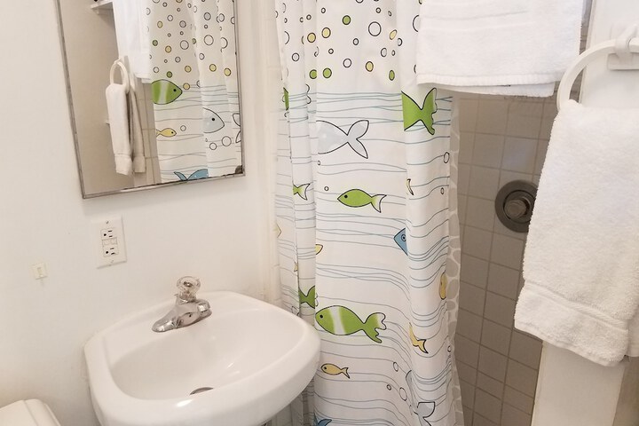 Room 202 of 218