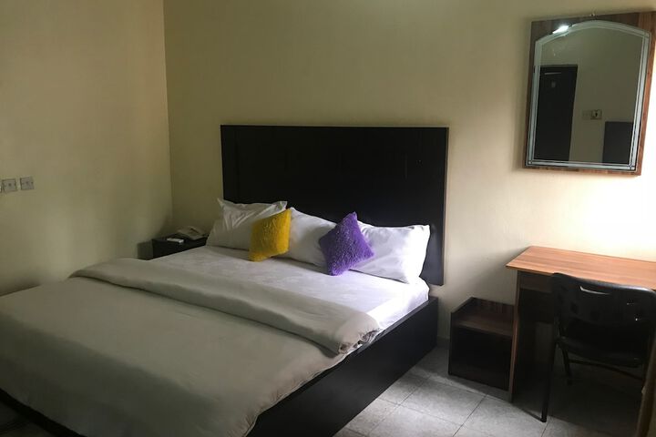 Room 5 of 30